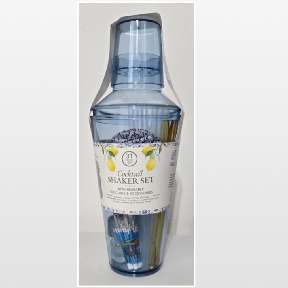 New Cocktail Shaker Set Reusable Ice Cubes Blue Plastic 31 Pieces NWT